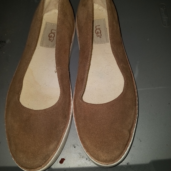 Ugs - Picture 3 of 3